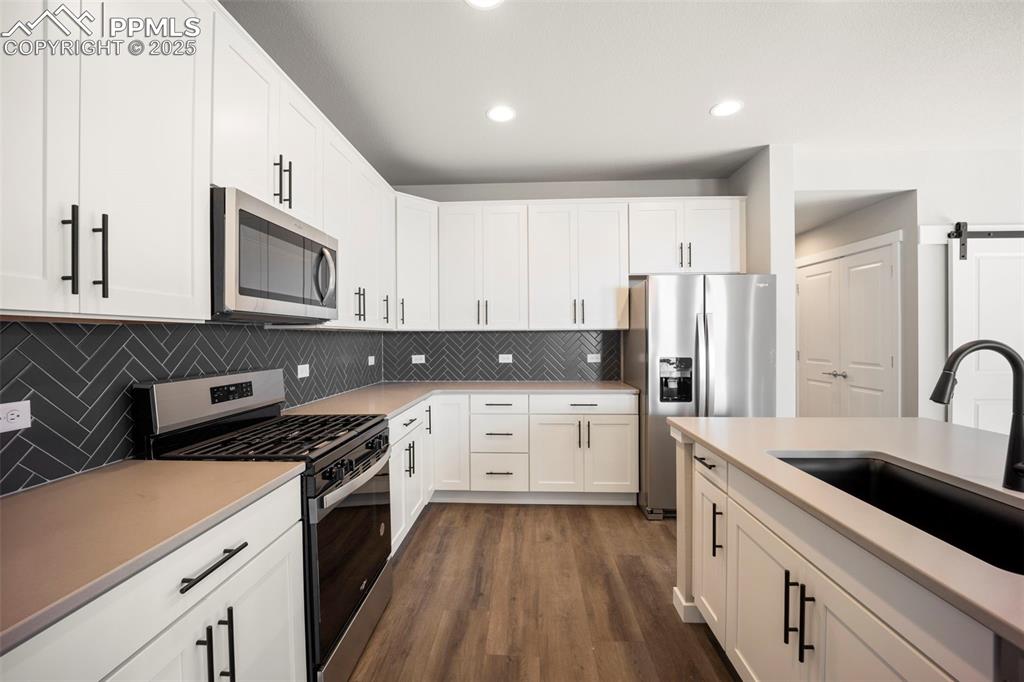 Image 11 of 47: Kitchen