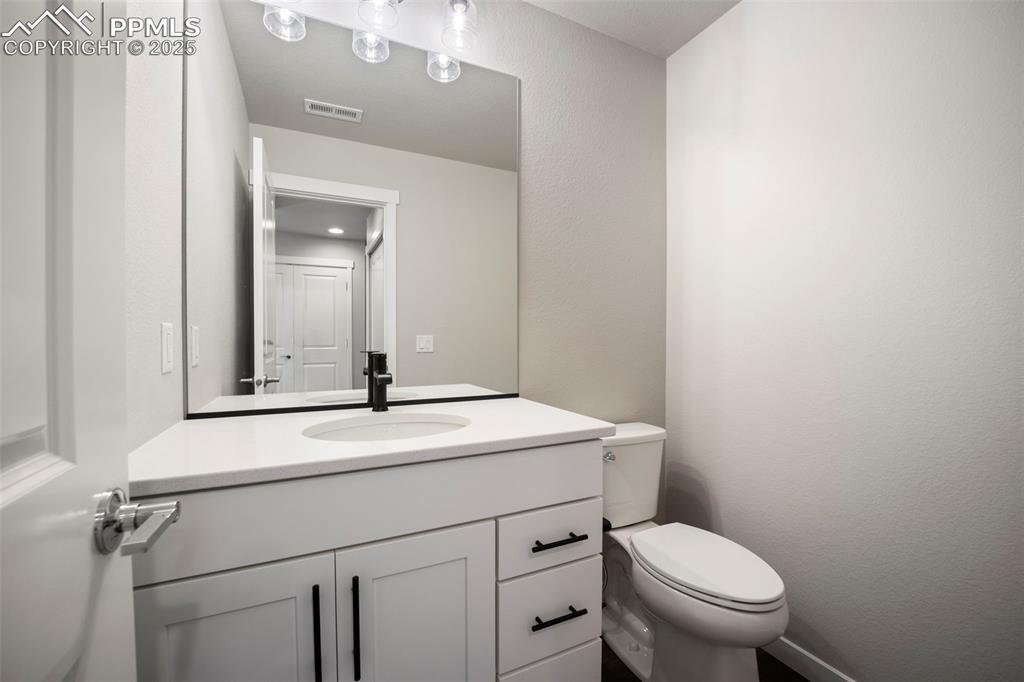 Image 15 of 47: Bathroom