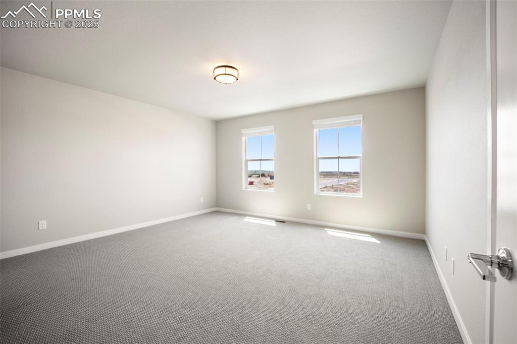 Image 18 of 47: Bedroom