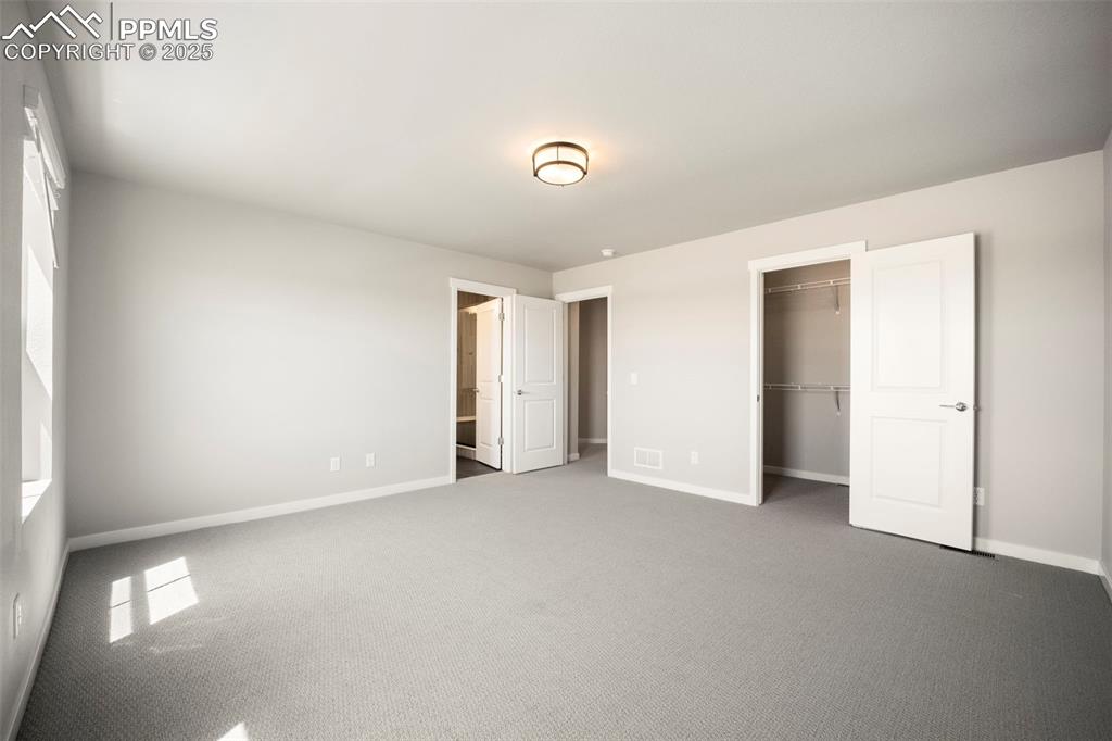 Image 19 of 47: Bedroom