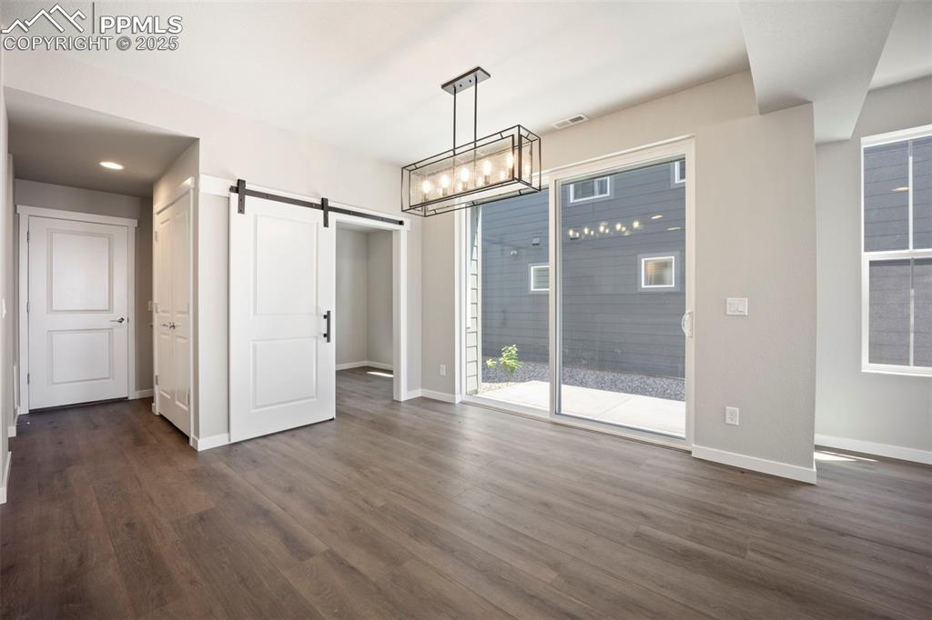 Image 8 of 47: Dining Area