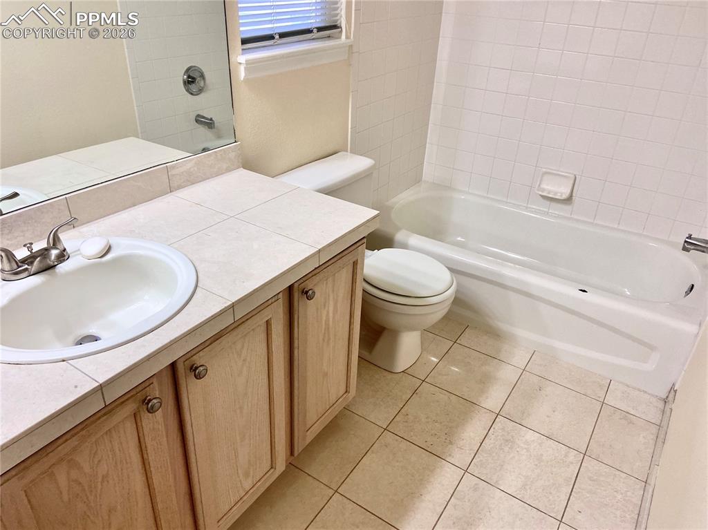 Image 17 of 29: Bathroom