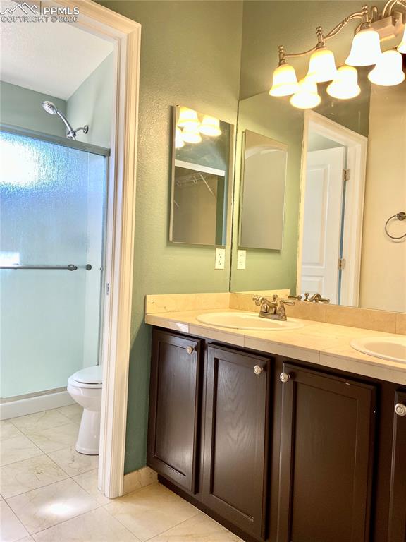 Image 20 of 29: Bathroom