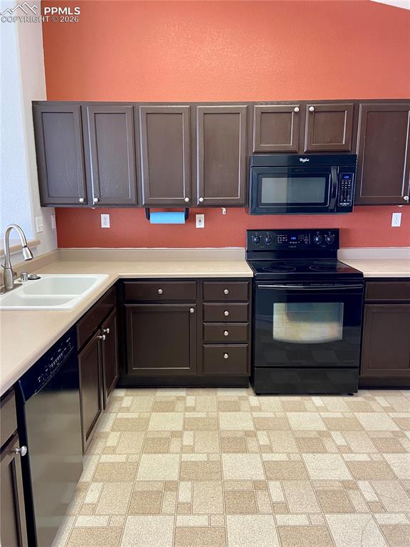 Image 4 of 29: Kitchen