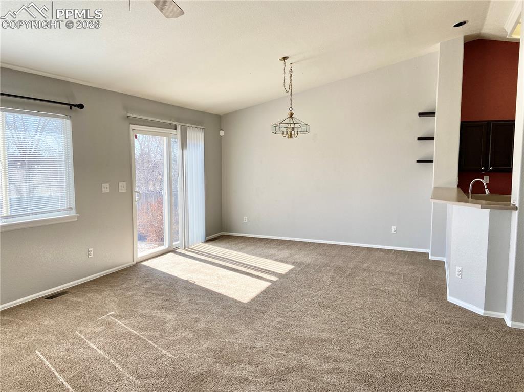 Image 7 of 29: Dining Area