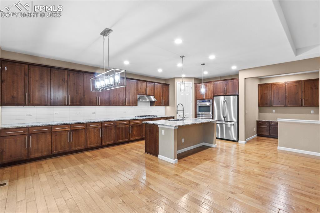 Image 14 of 43: Dining Area