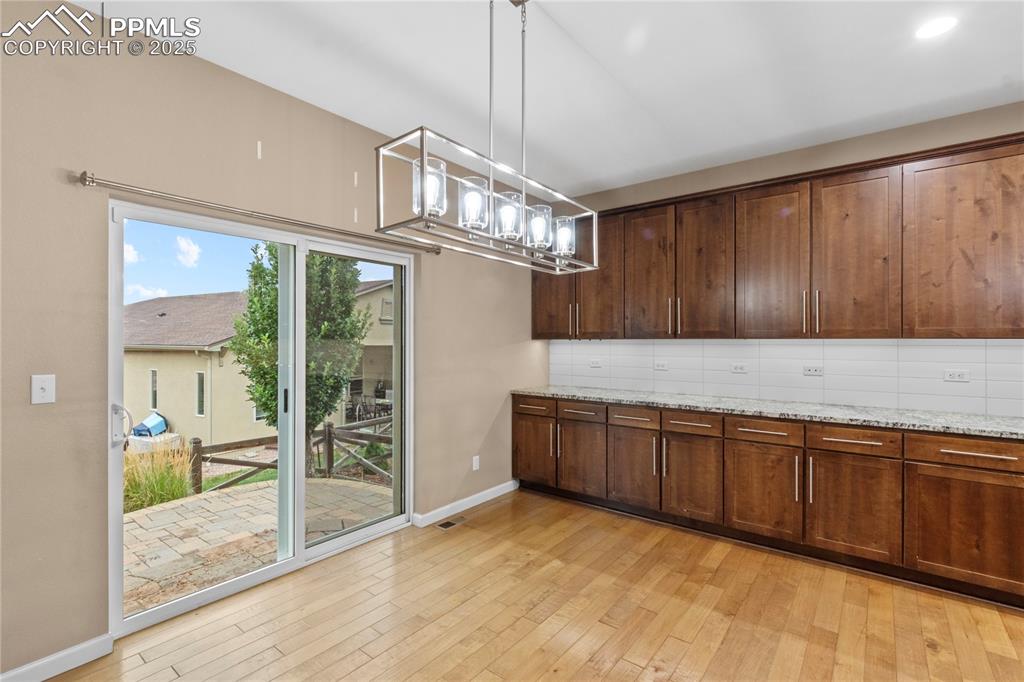 Image 16 of 43: Dining Area