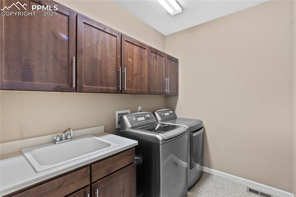 Image 23 of 43: Laundry