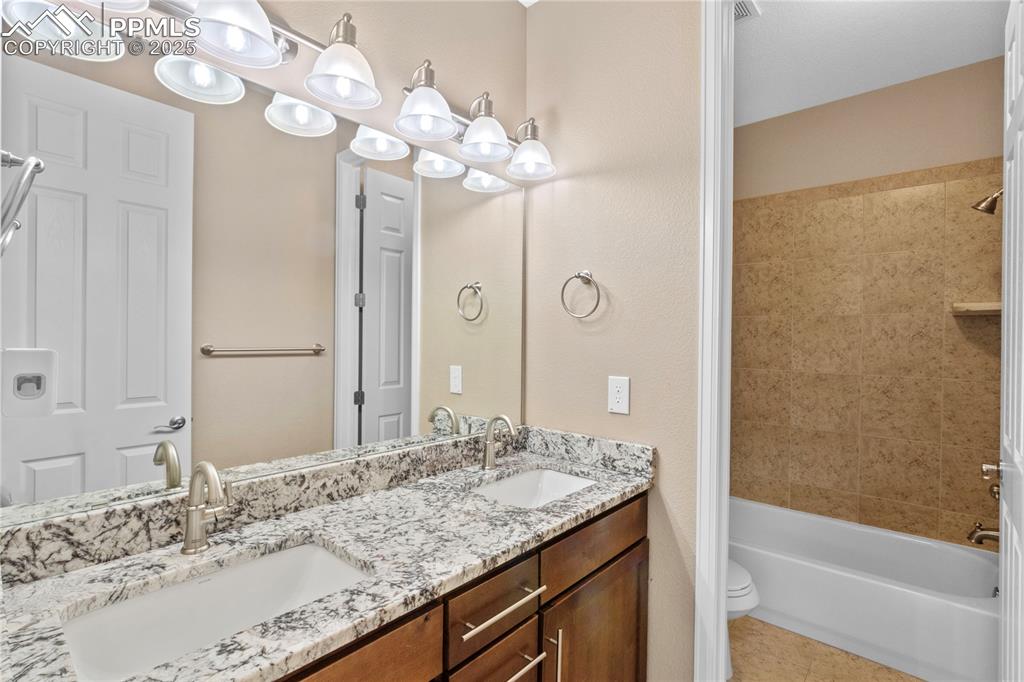 Image 26 of 43: Bathroom