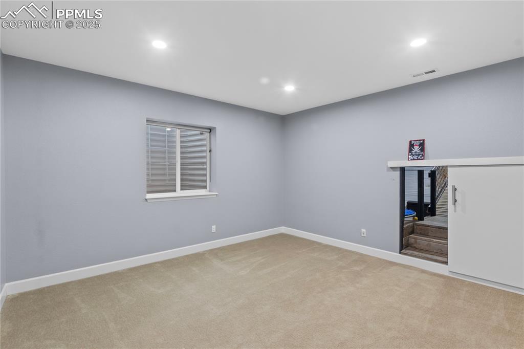 Image 32 of 43: Bedroom