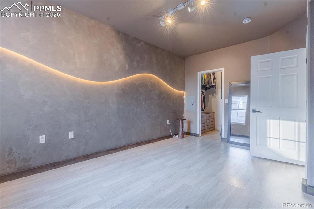 Image 12 of 15: Bedroom