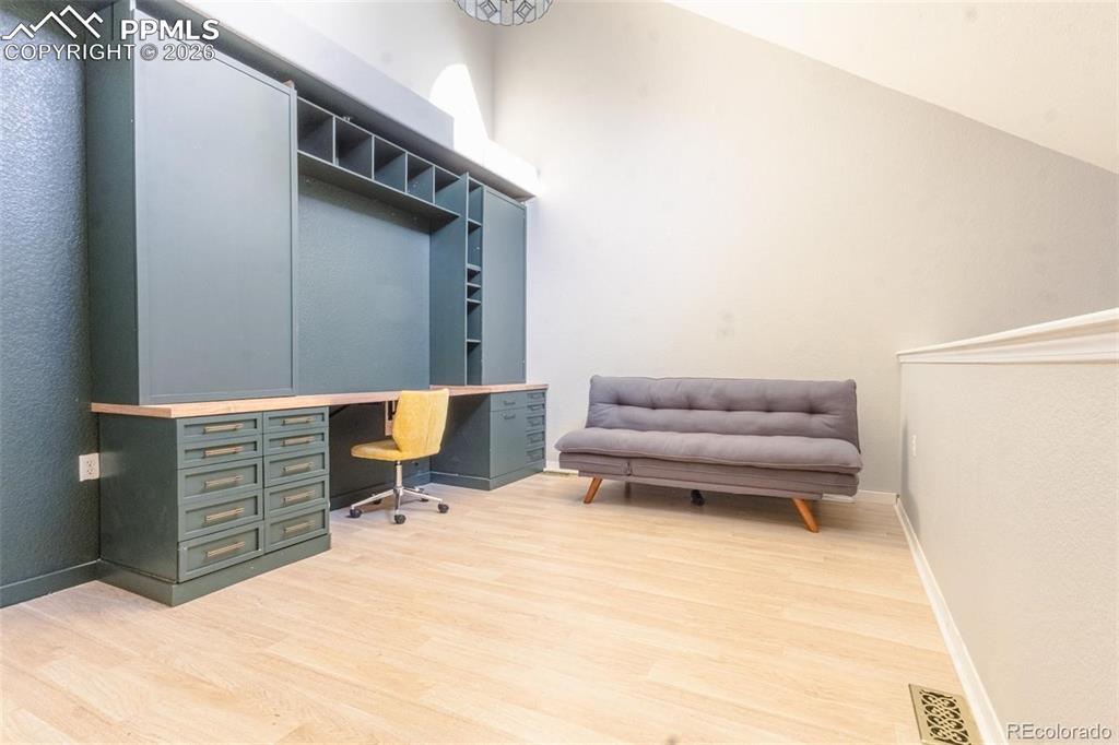 Image 14 of 15: Loft