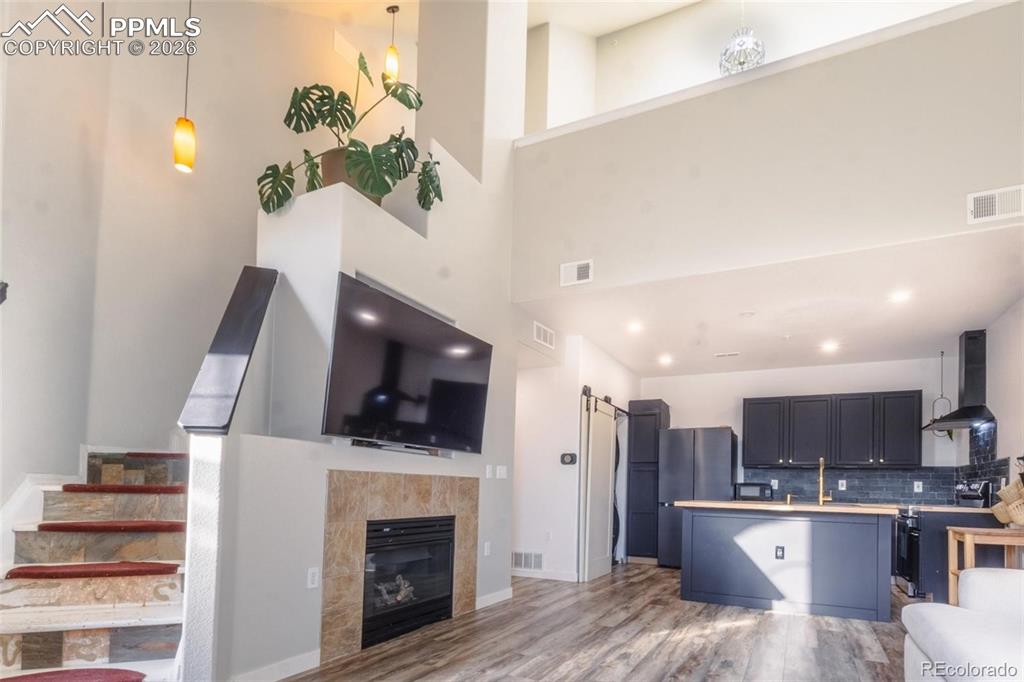 Image 2 of 15: Kitchen