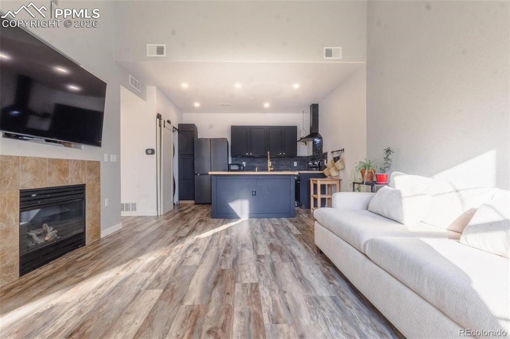 Image 3 of 15: Living Room