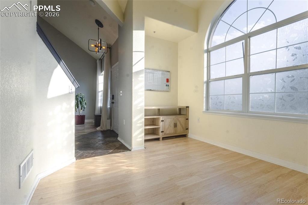 Image 8 of 15: Dining Room