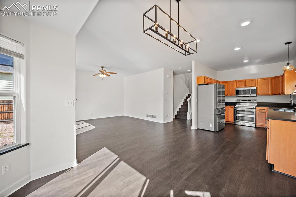 Image 11 of 46: Kitchen
