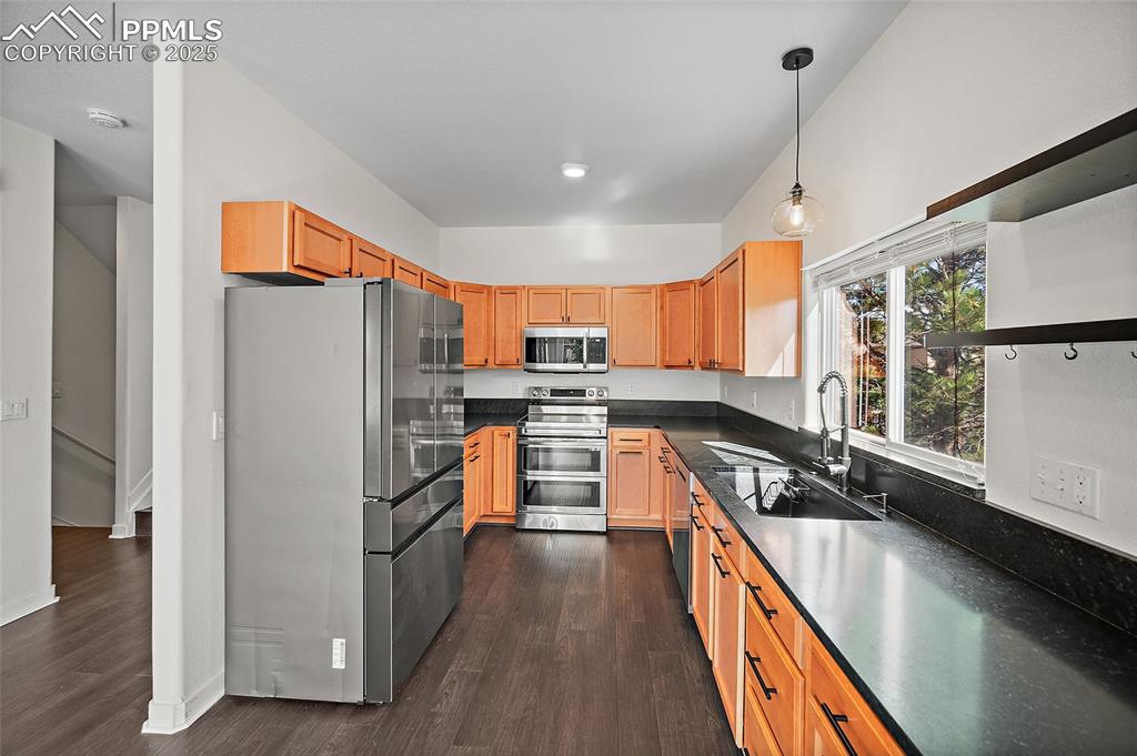 Image 13 of 46: Kitchen