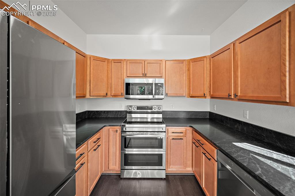 Image 14 of 46: Kitchen