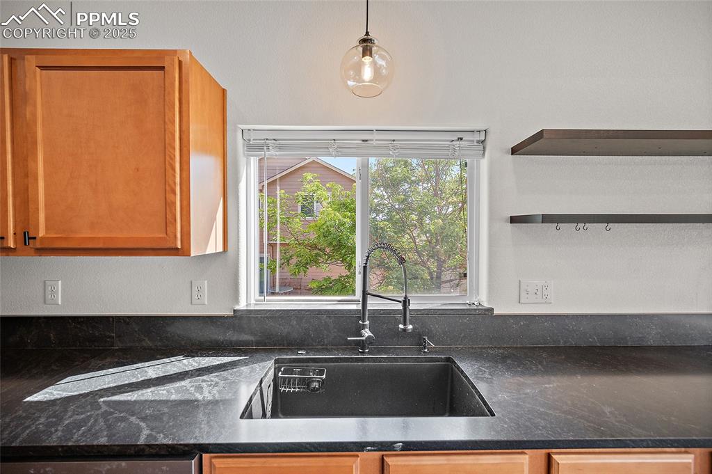 Image 16 of 46: Kitchen