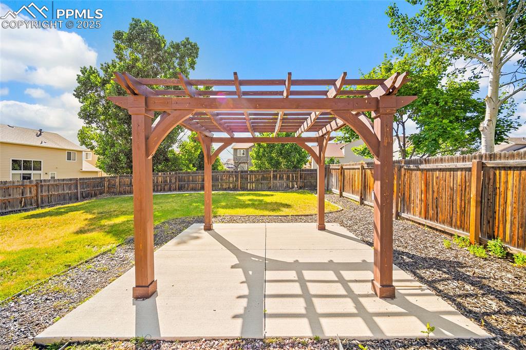 Image 43 of 46: Patio