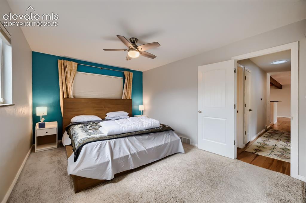 Image 10 of 17: Bedroom