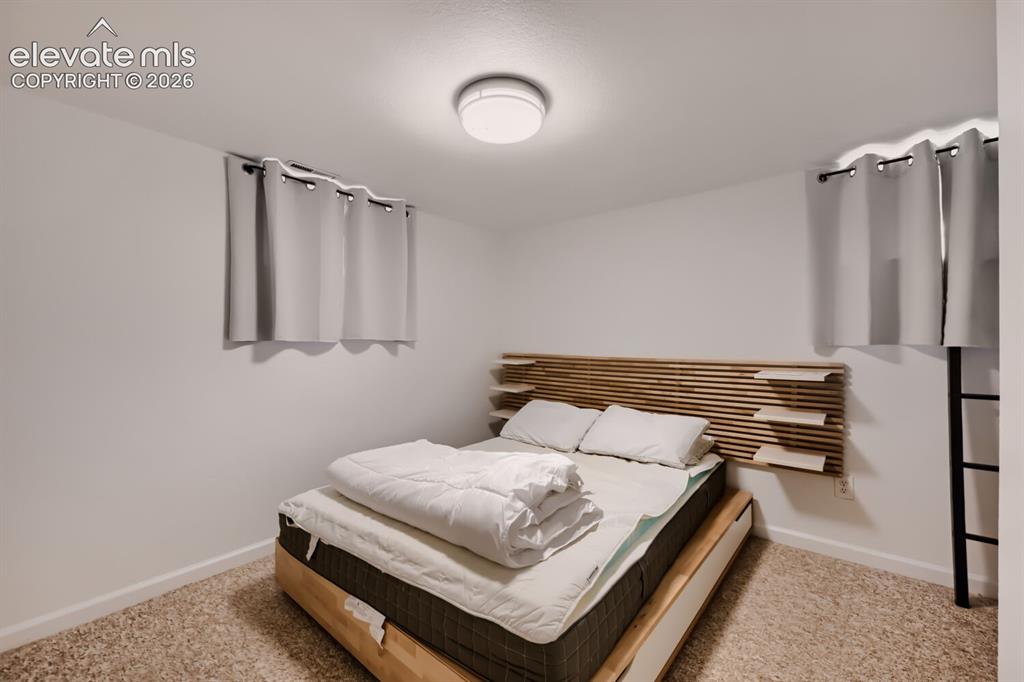 Image 12 of 17: Bedroom