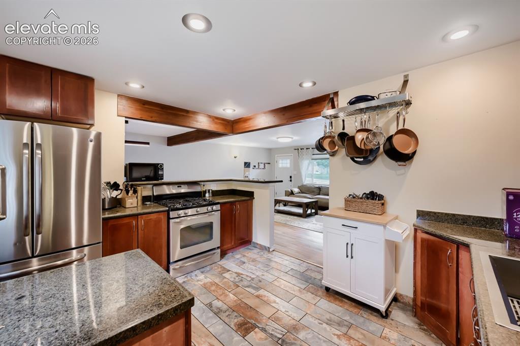 Image 5 of 17: Kitchen