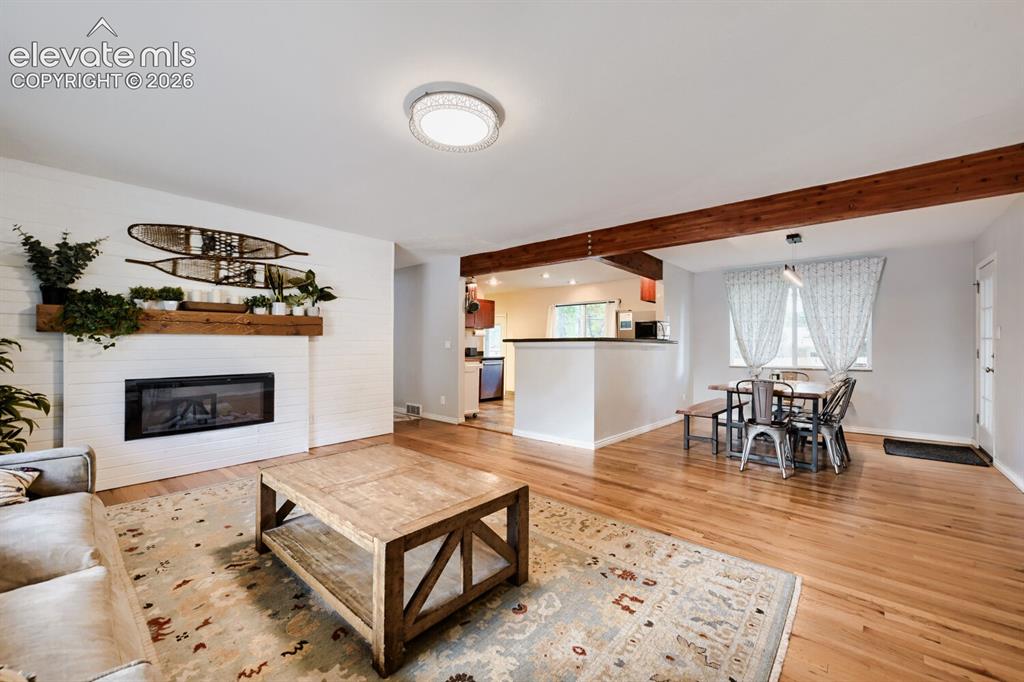 Image 6 of 17: Living Room