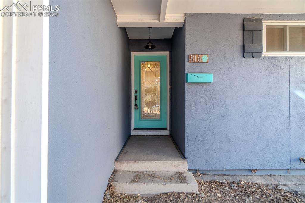 Image 3 of 21: Entry