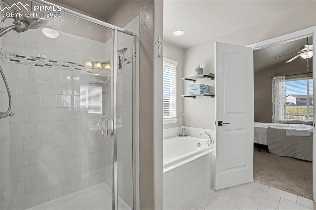 Image 15 of 36: Bathroom