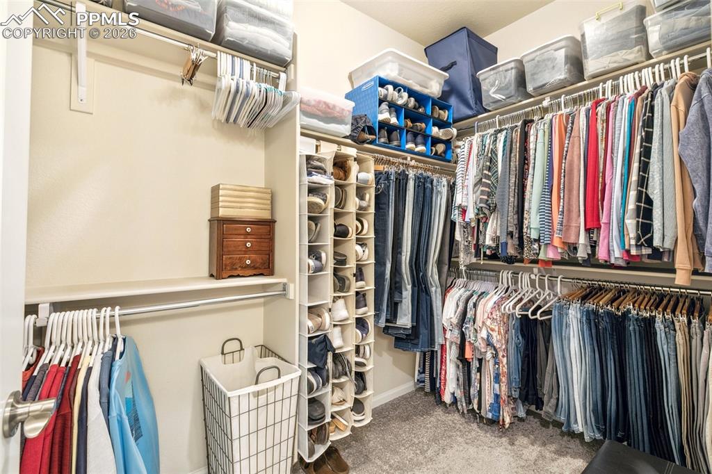 Image 18 of 24: Closet