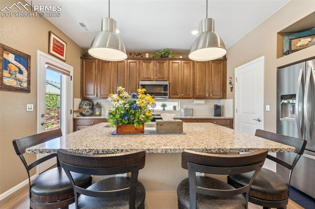Image 7 of 24: Kitchen