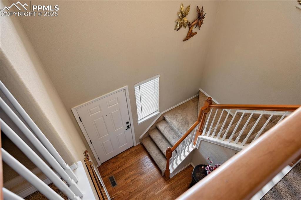 Image 19 of 36: Entry