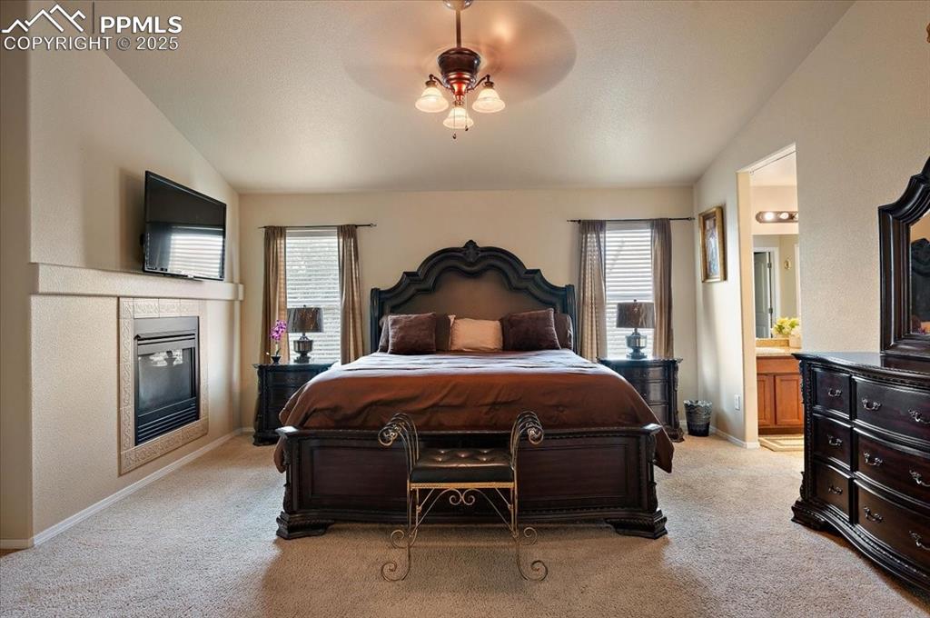 Image 20 of 36: Bedroom