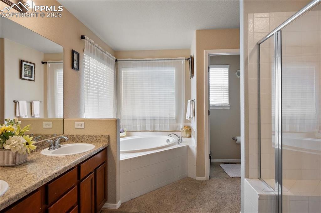 Image 24 of 36: Bathroom