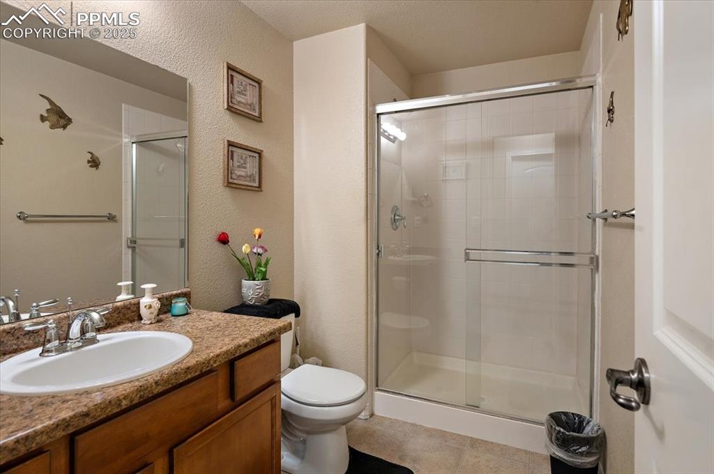 Image 33 of 36: Bathroom