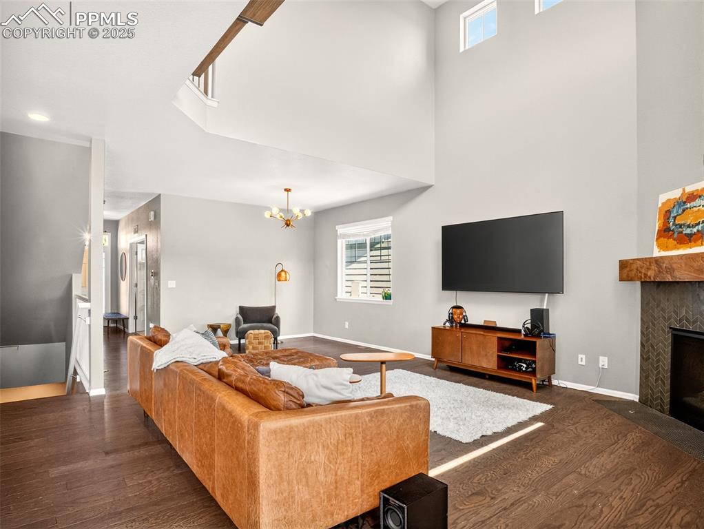 Image 10 of 40: Living Room