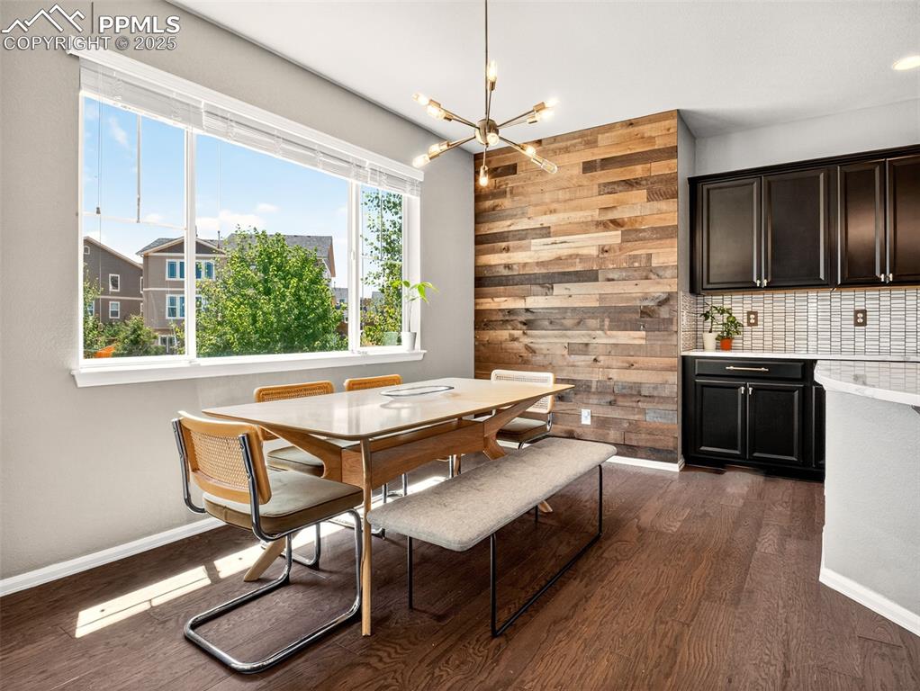 Image 11 of 40: Dining Area