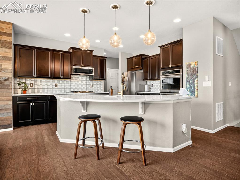 Image 13 of 40: Kitchen