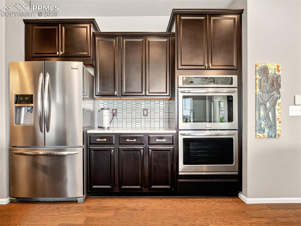 Image 14 of 40: Kitchen