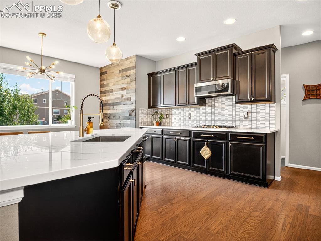 Image 16 of 40: Kitchen