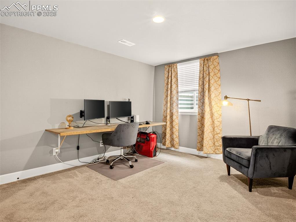 Image 31 of 40: Office