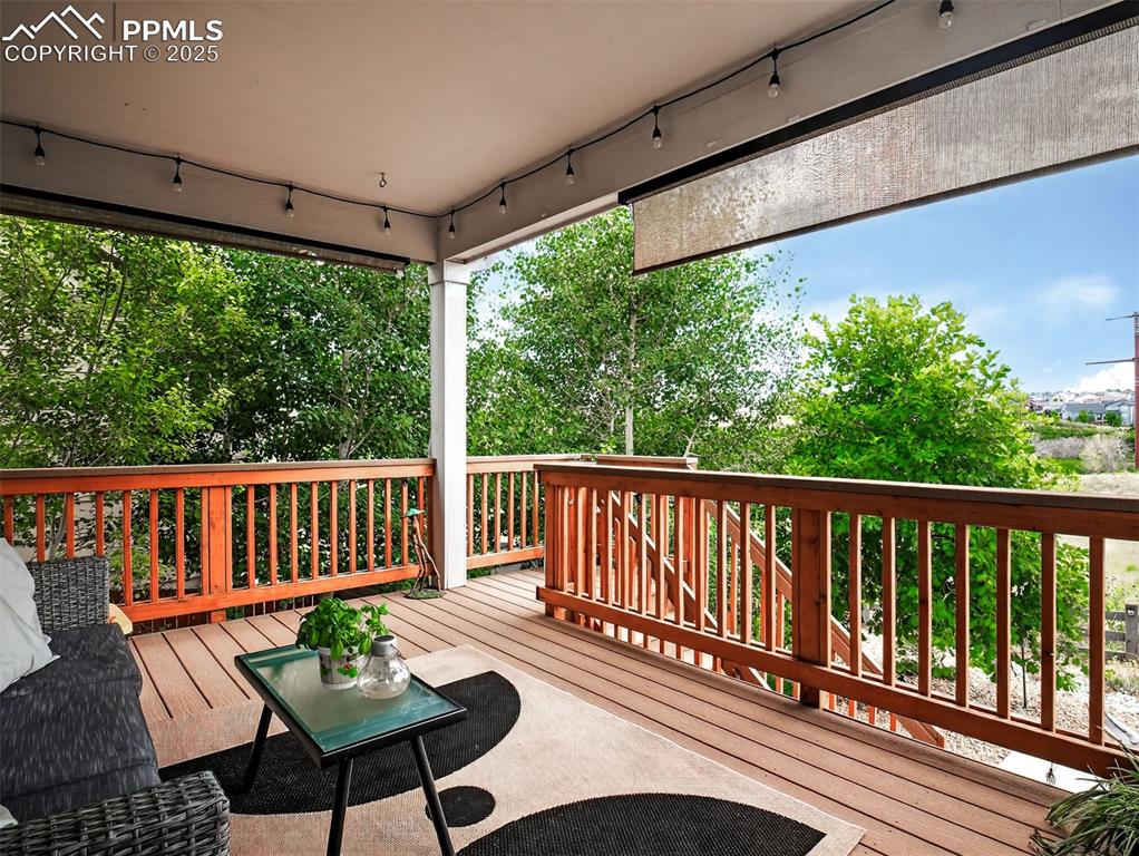 Image 35 of 40: Deck