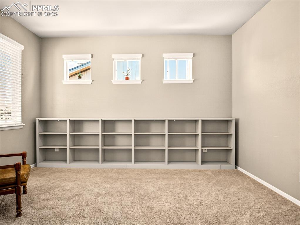 Image 4 of 40: Sitting Room