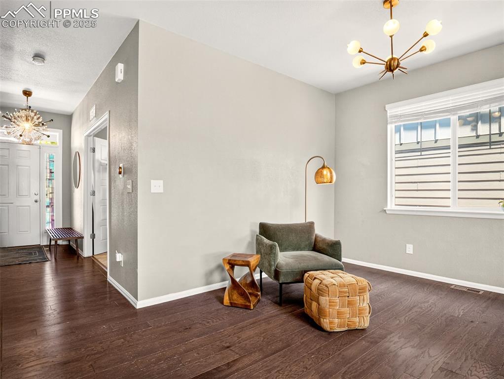 Image 8 of 40: Sitting Room