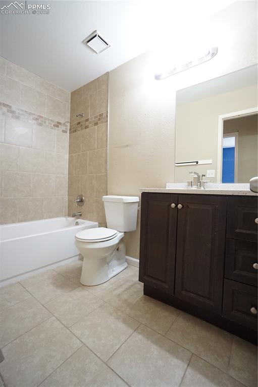 Image 15 of 22: Bathroom