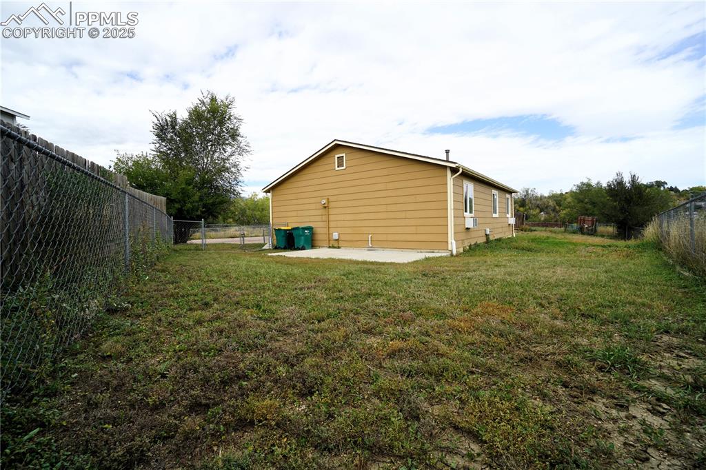 Image 21 of 22: Back of Structure