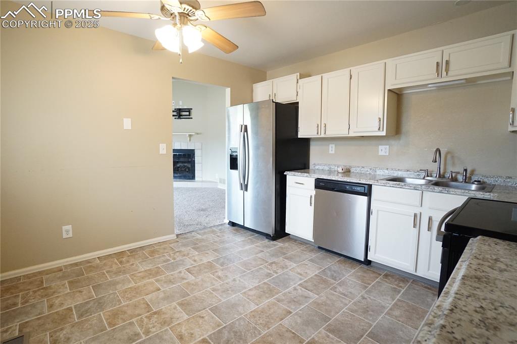 Image 9 of 22: Kitchen