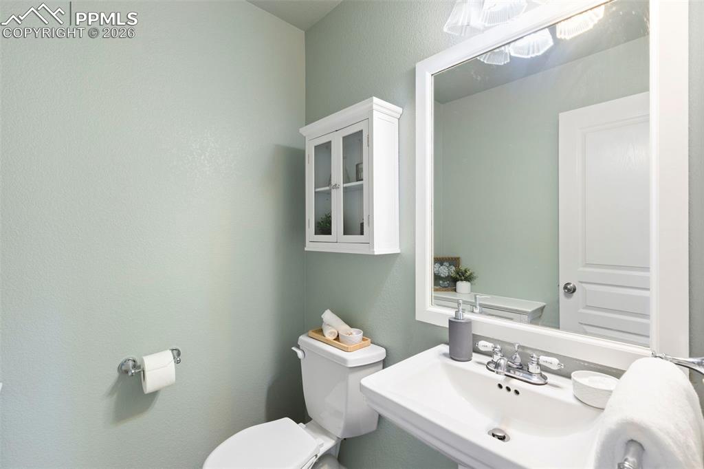 Image 11 of 27: Bathroom