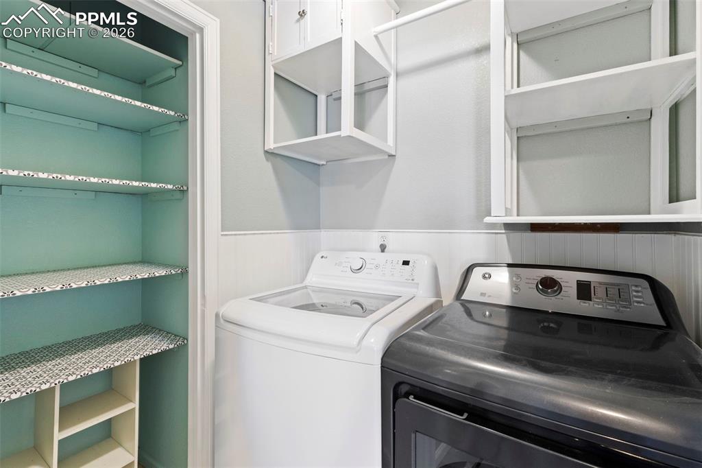 Image 13 of 27: Laundry